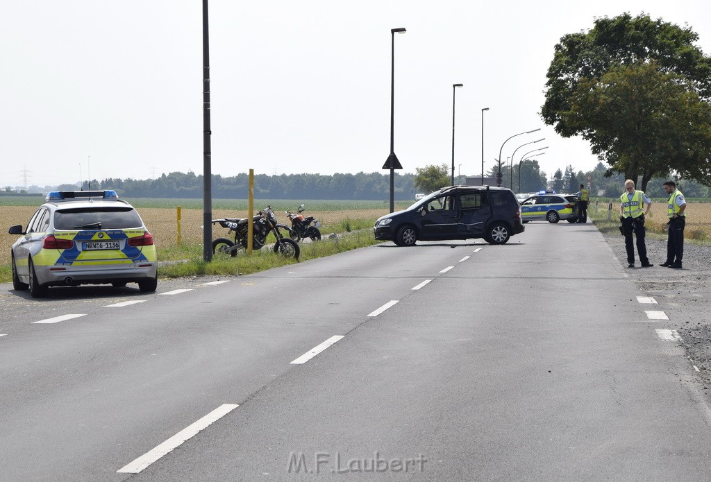 Schwerer Krad Pkw Unfall Koeln Porz Libur Liburer Landstr (Krad Fahrer nach Tagen verstorben) P073.JPG - Miklos Laubert